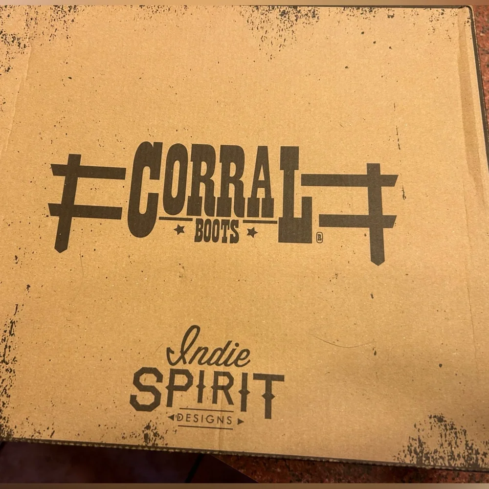 Corral Boots Indie Spirit Women's Brown Lamb Cut Out Bootie - Picture 2 of 5